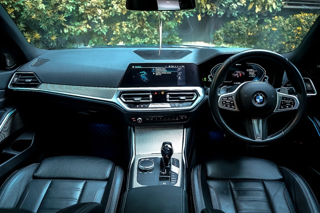 BMW 330e M Sport G20 photo 8