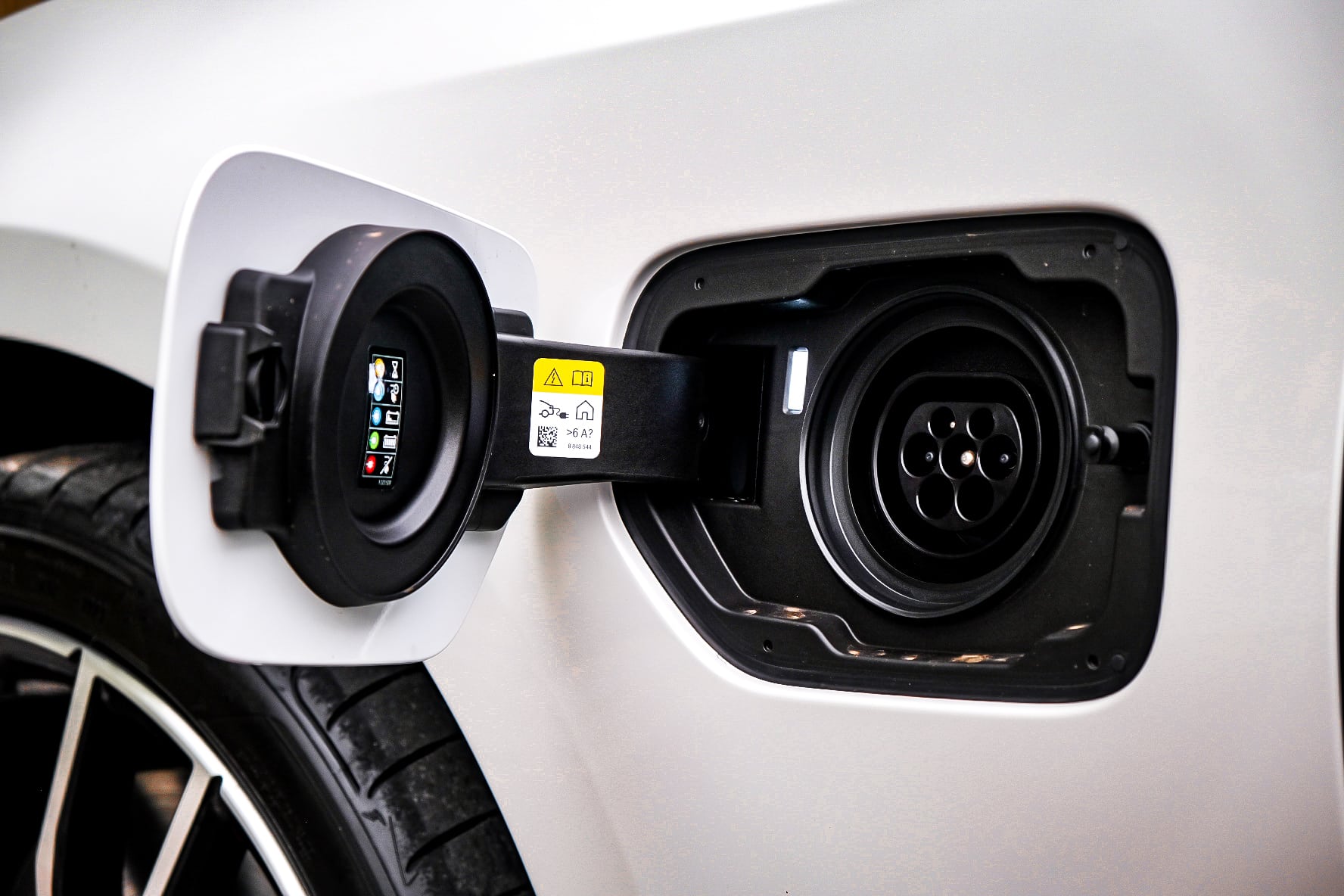 BMW 330e M Sport LCI photo 2