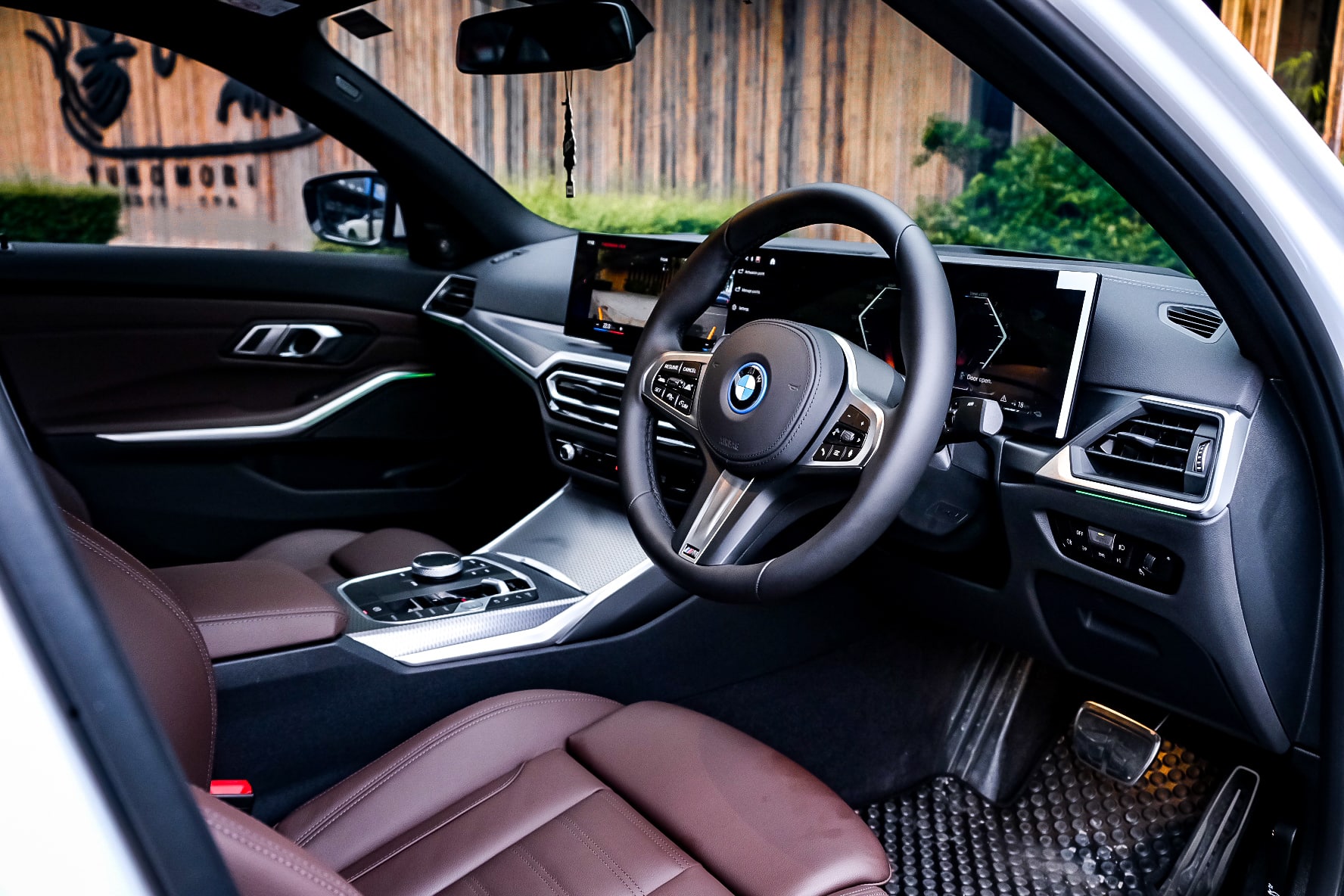 BMW 330e M Sport LCI photo 12