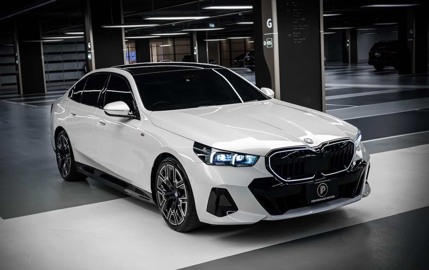 BMW 530e M Sport photo 12