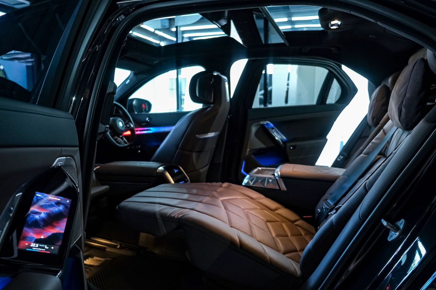 BMW i7 xDrive60 photo 18