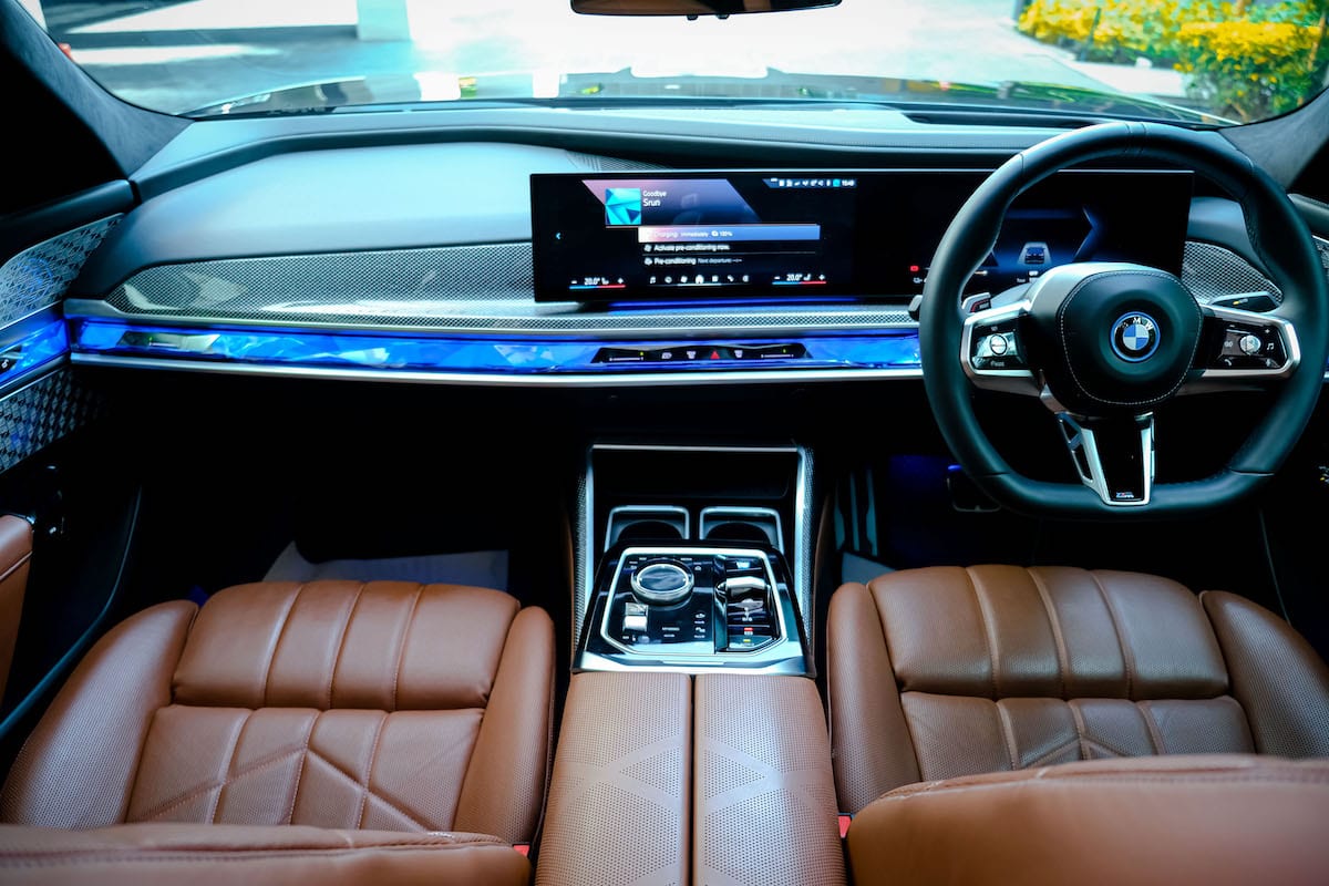 BMW i7 xDrive60 photo 32