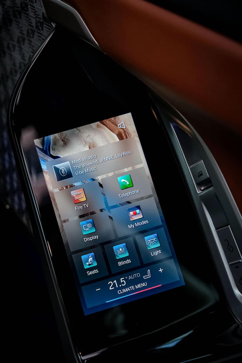 BMW i7 xDrive60 photo 36