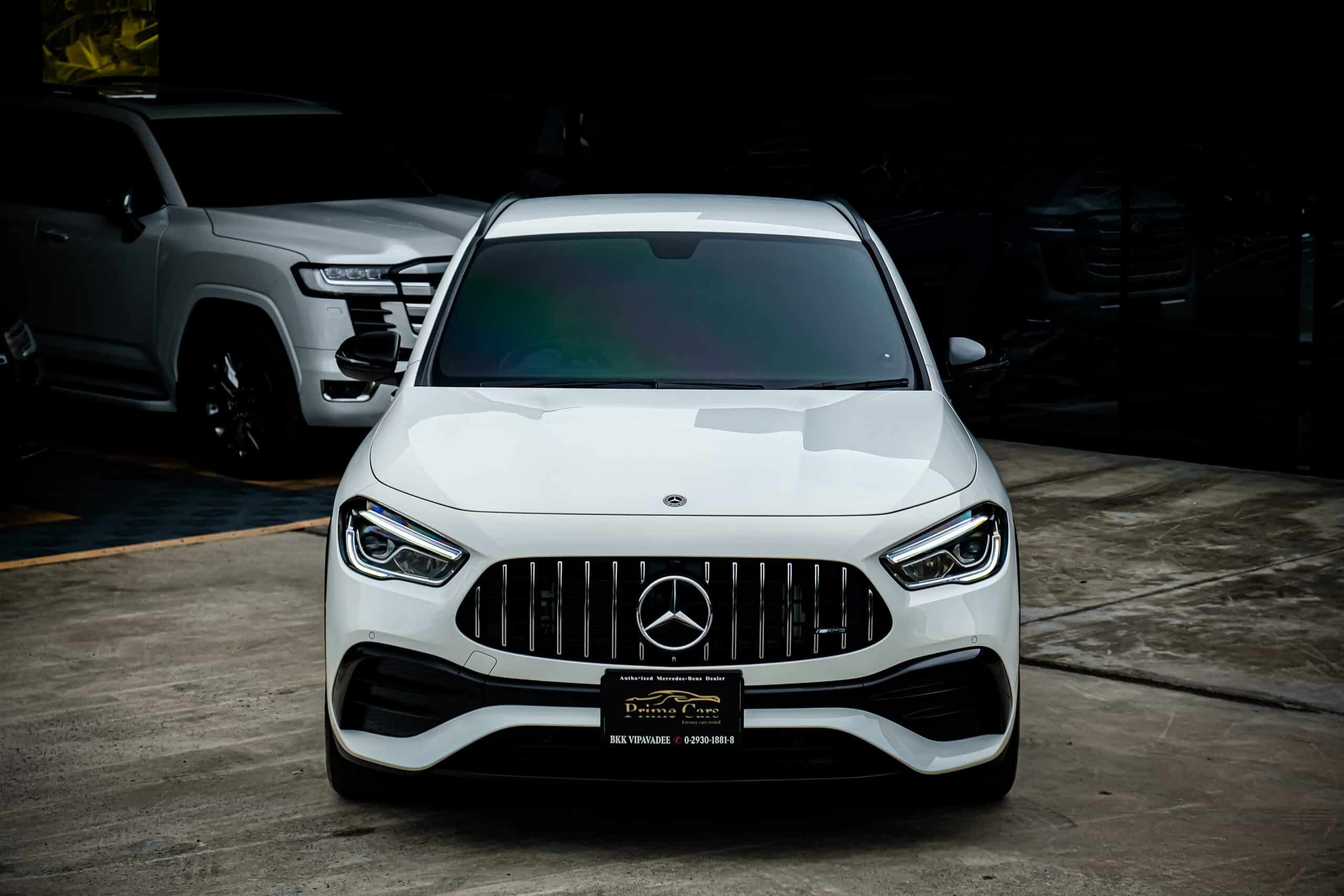 Mercedes-AMG GLA 35 photo 10
