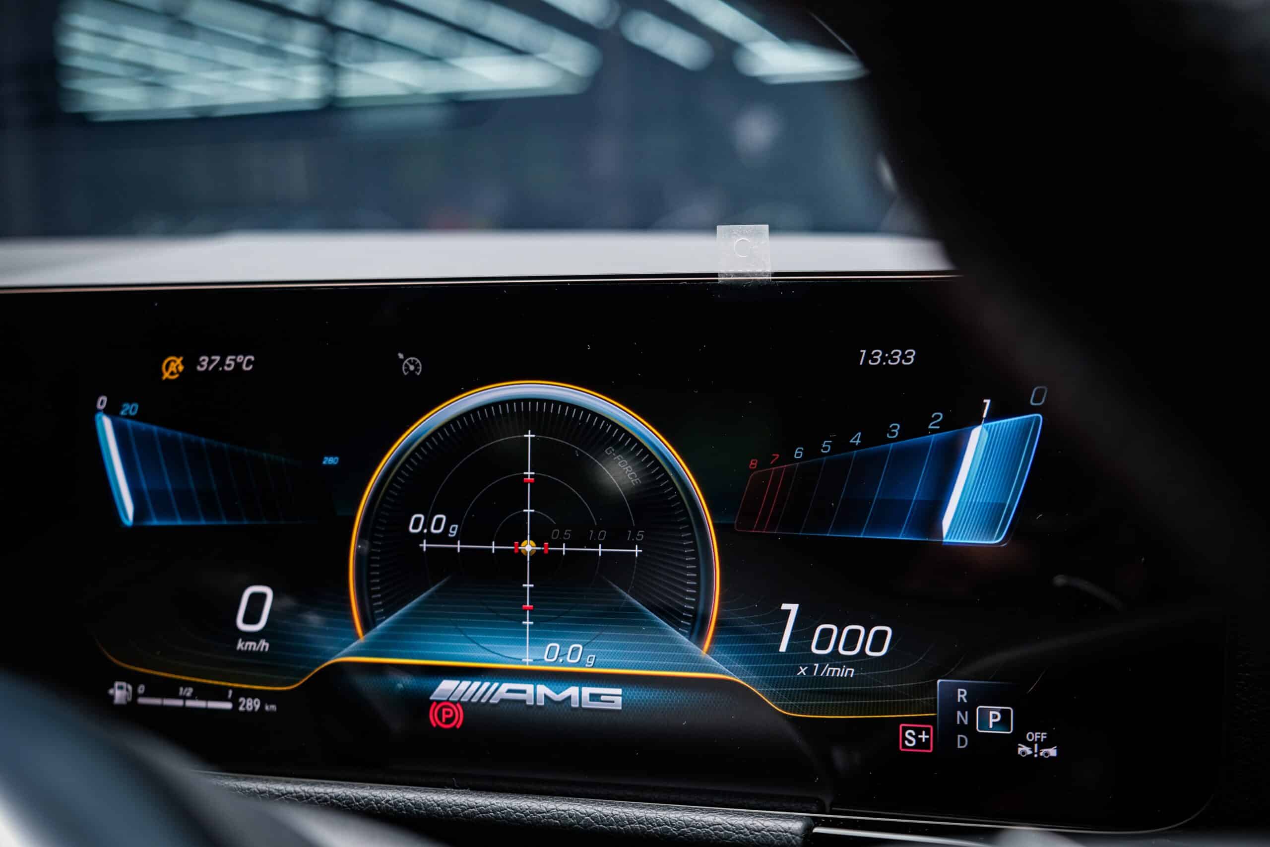 Mercedes-AMG GLA 35 photo 2