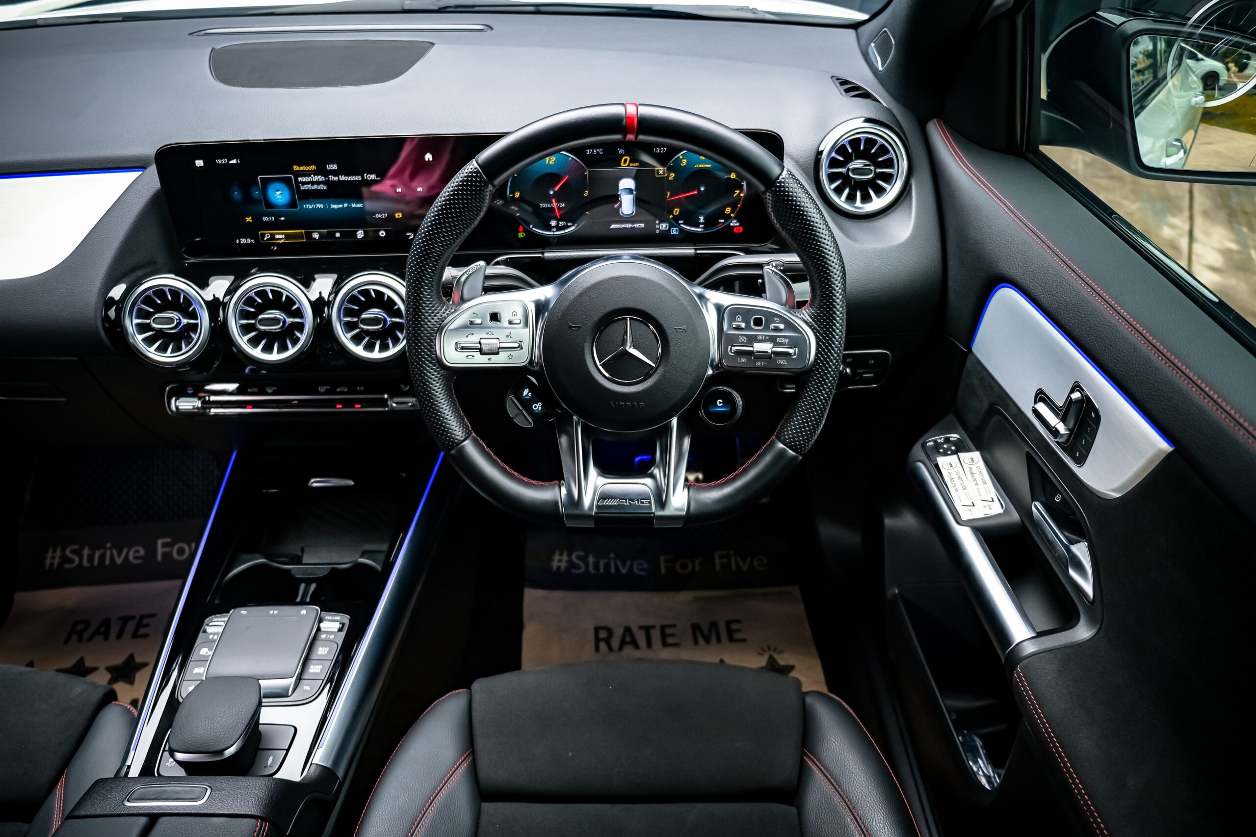 Mercedes-AMG GLA 35 photo 9
