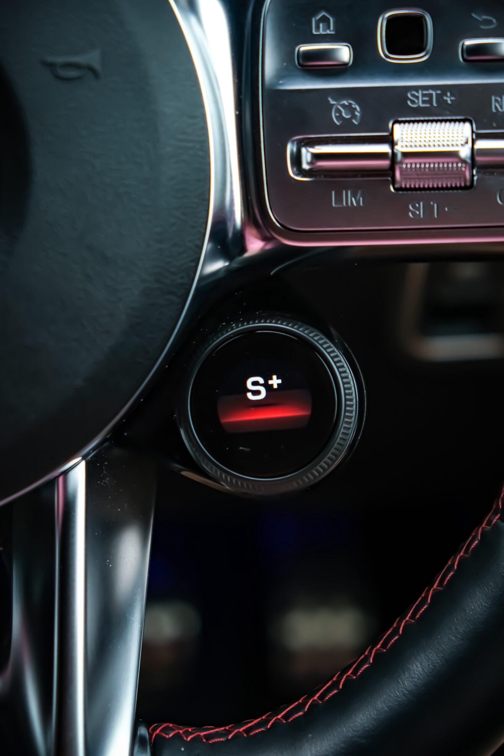 Mercedes-AMG GLA 35 photo 7