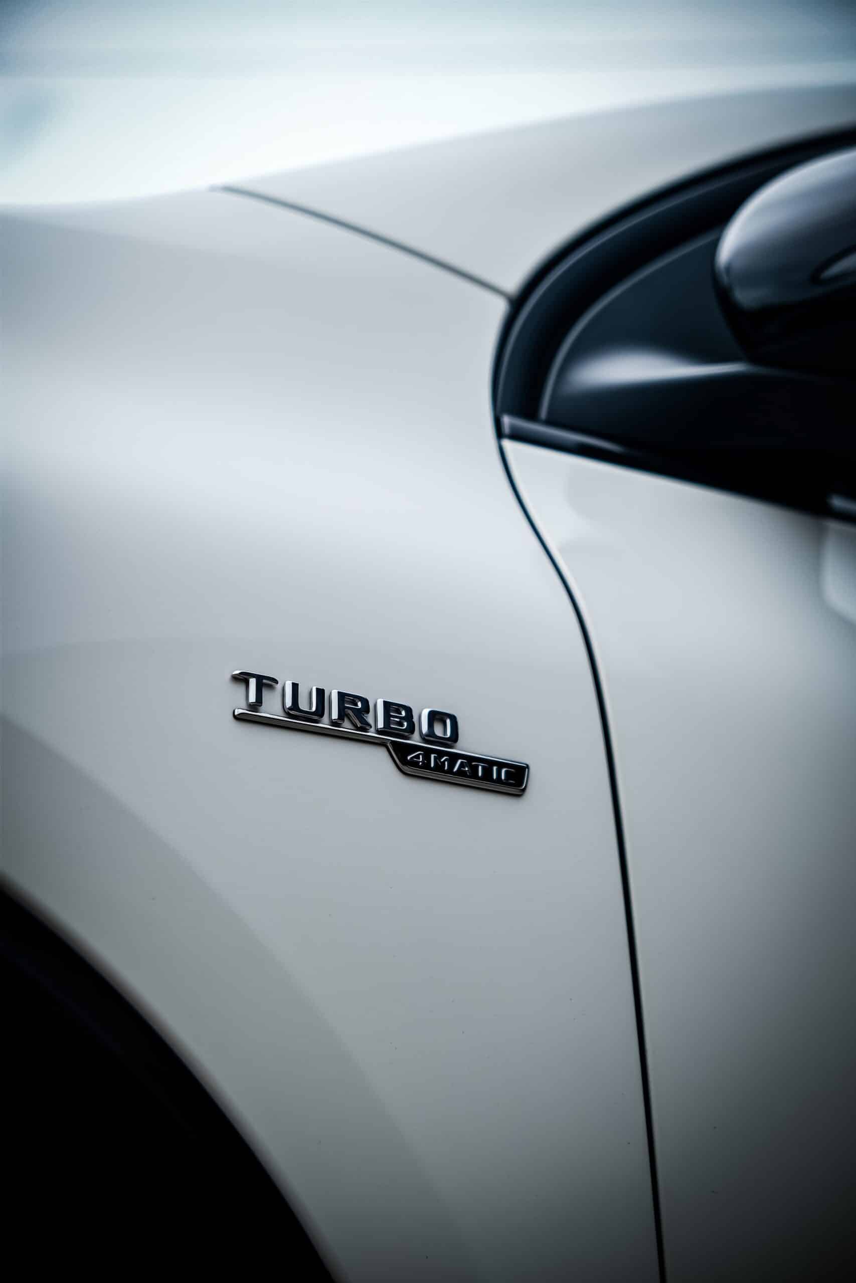 Mercedes-AMG GLA 35 photo 6