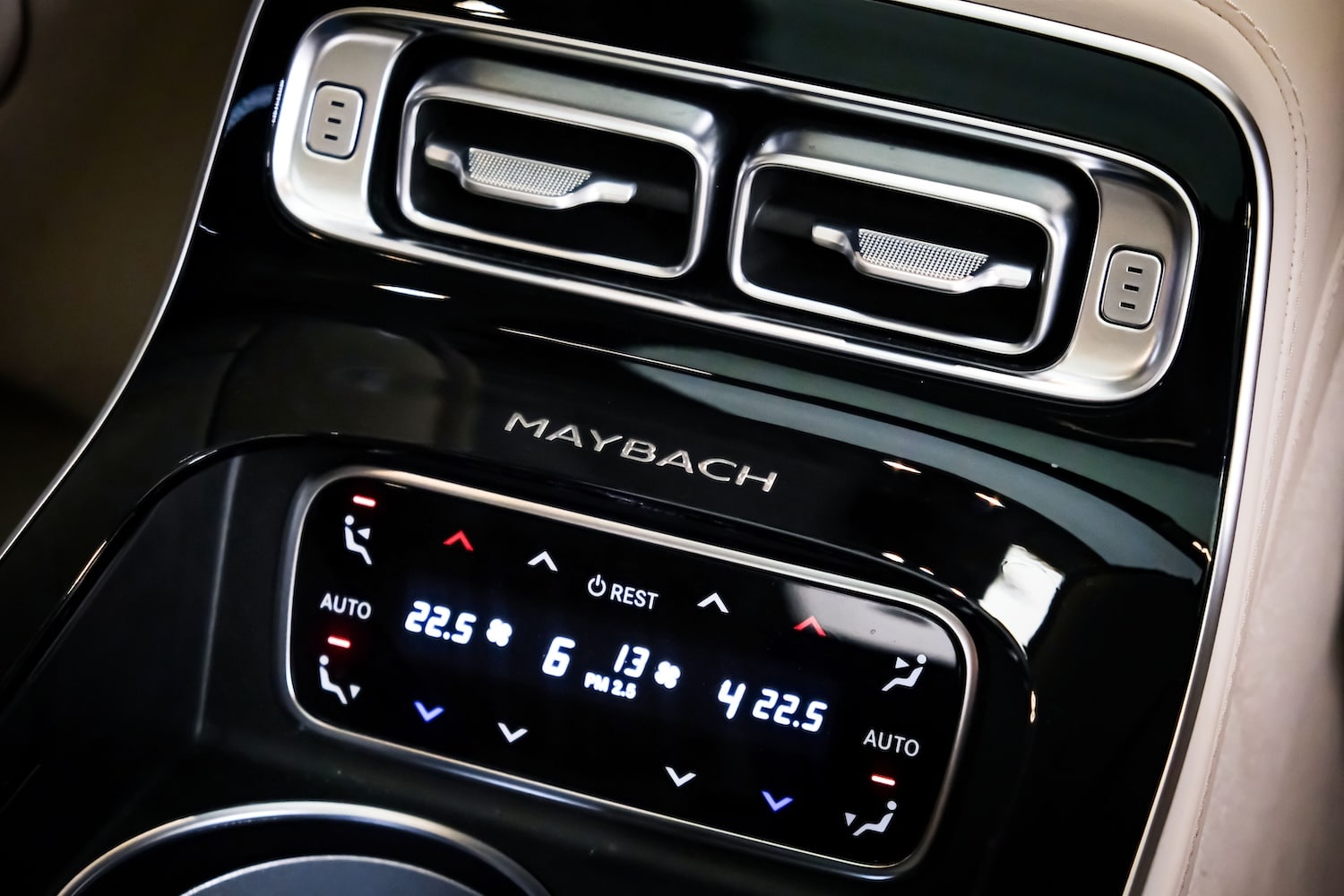 Mercedes-Maybach S 580e photo 15