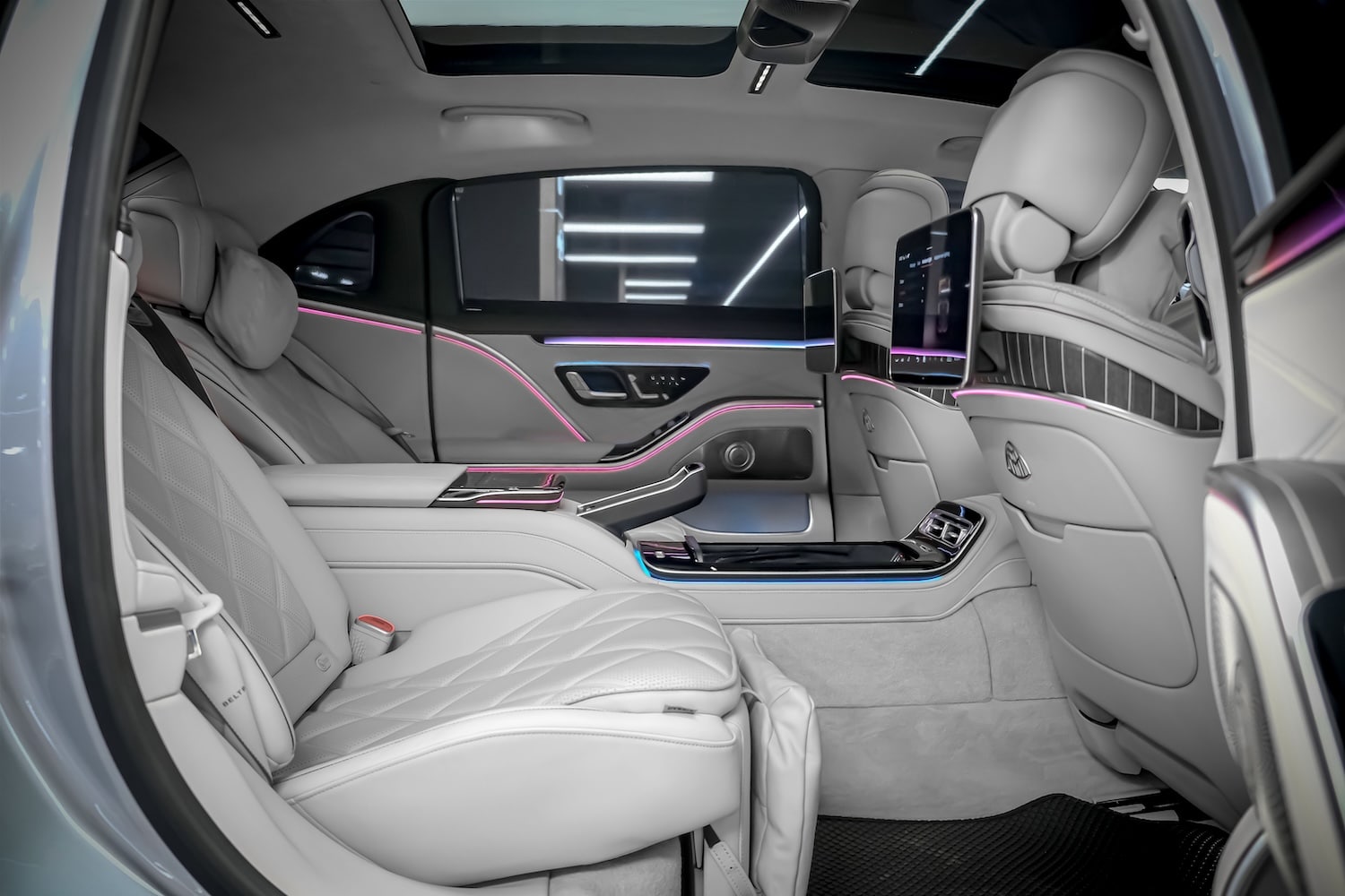 Mercedes-Maybach S 580e photo 28