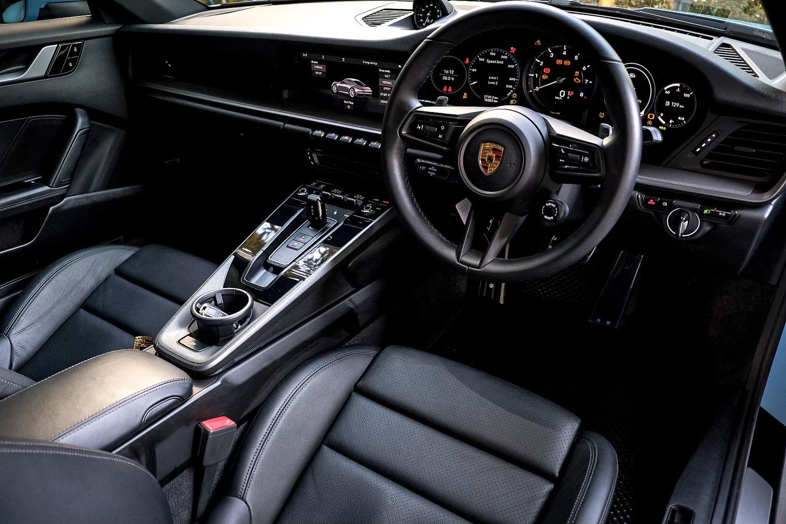 Porsche 911 Carrera Techart 992 photo 5