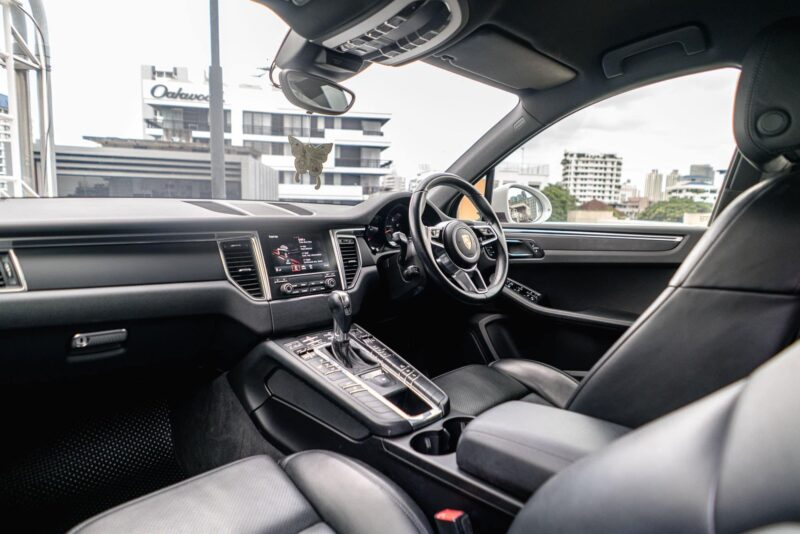 Porsche Macan photo 1