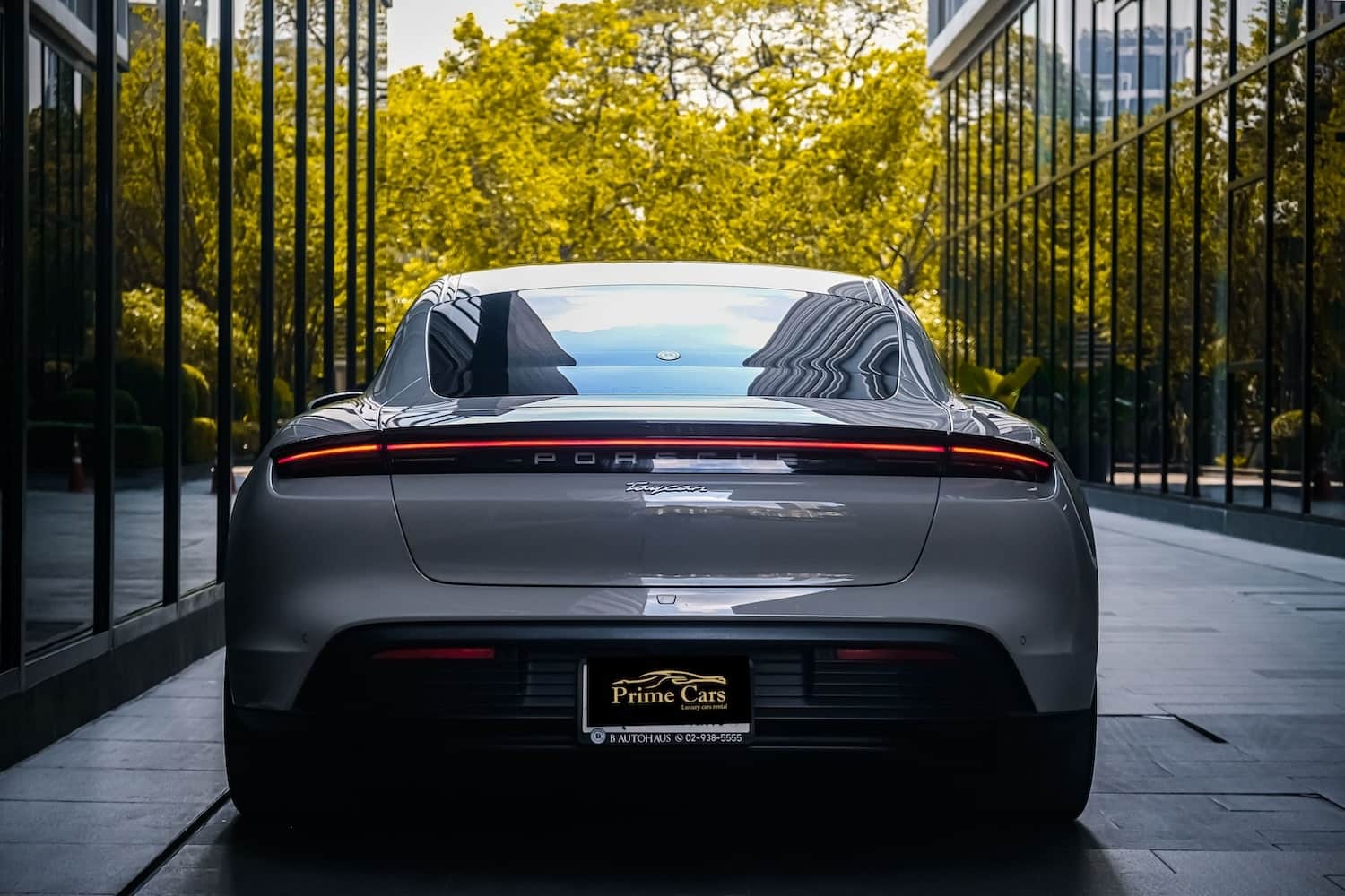 Porsche Taycan photo 21