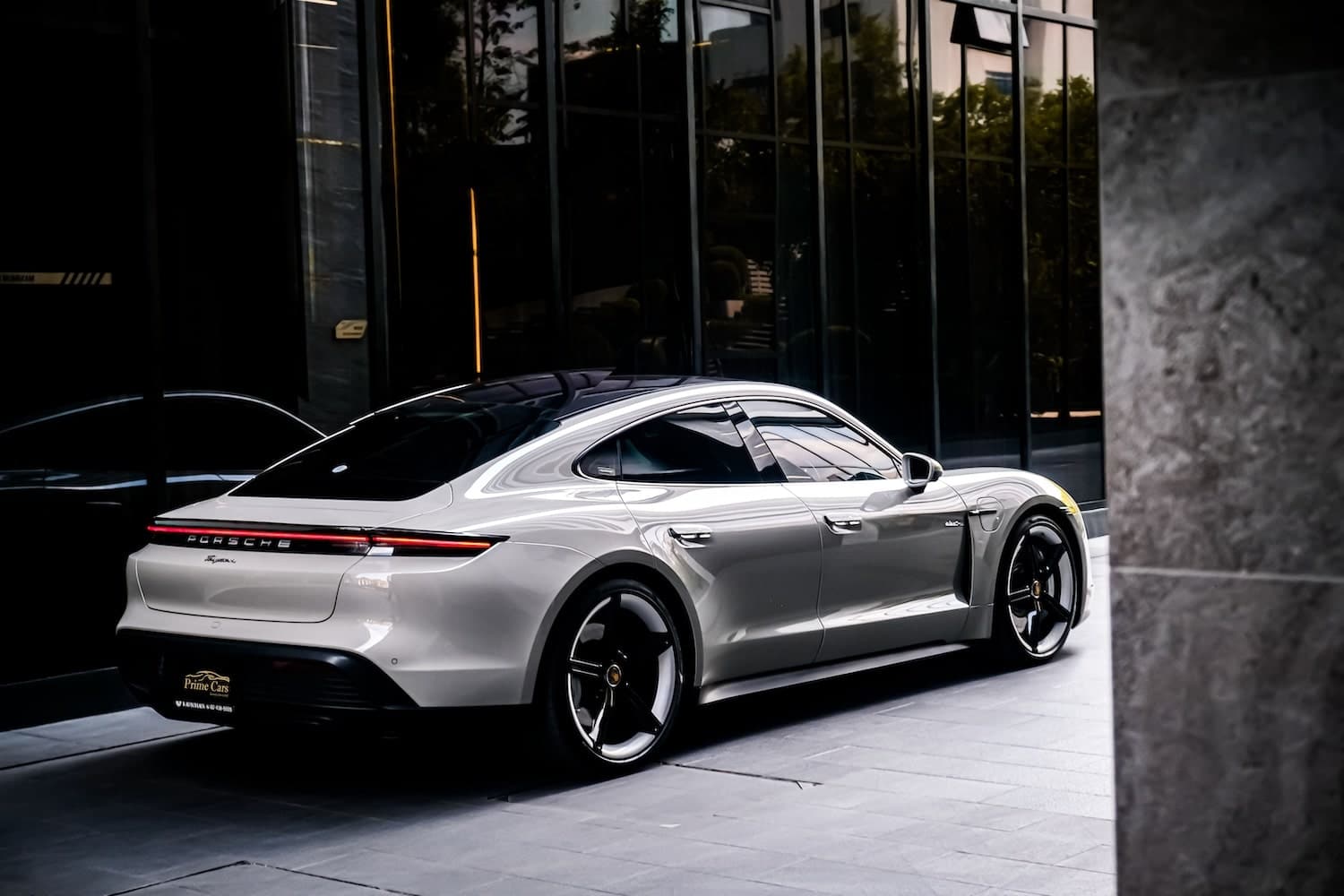 Porsche Taycan photo 19