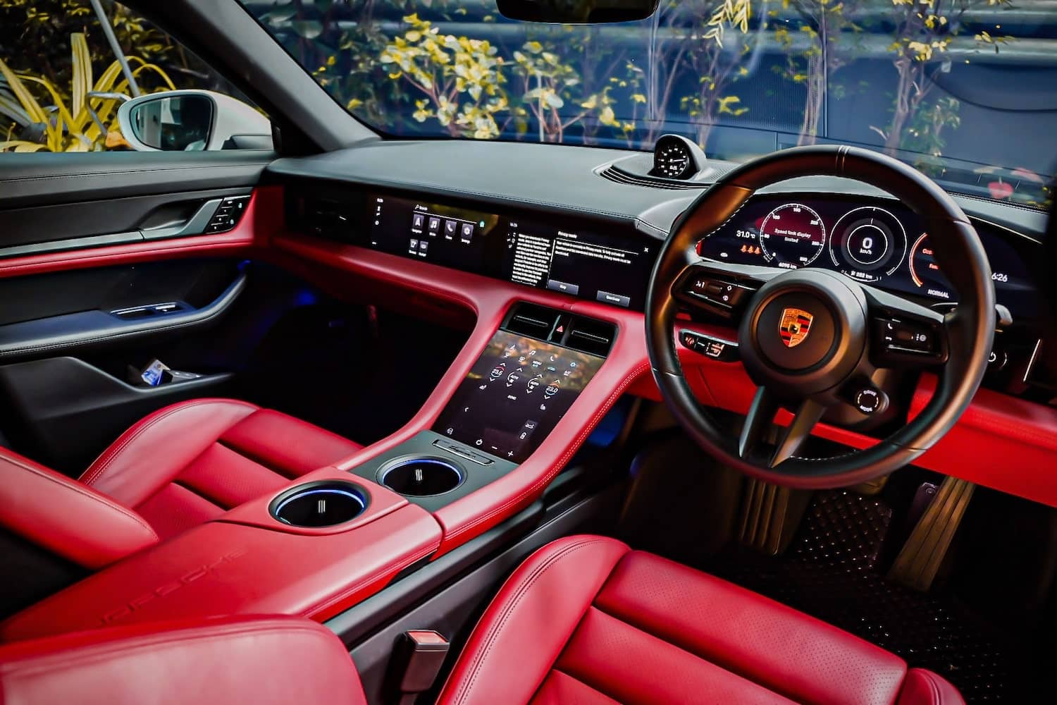 Porsche Taycan photo 16