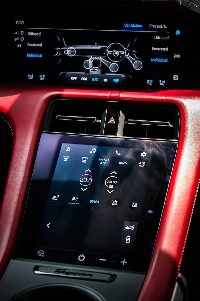 Porsche Taycan photo 9