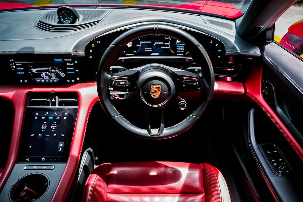 Porsche Taycan photo 5