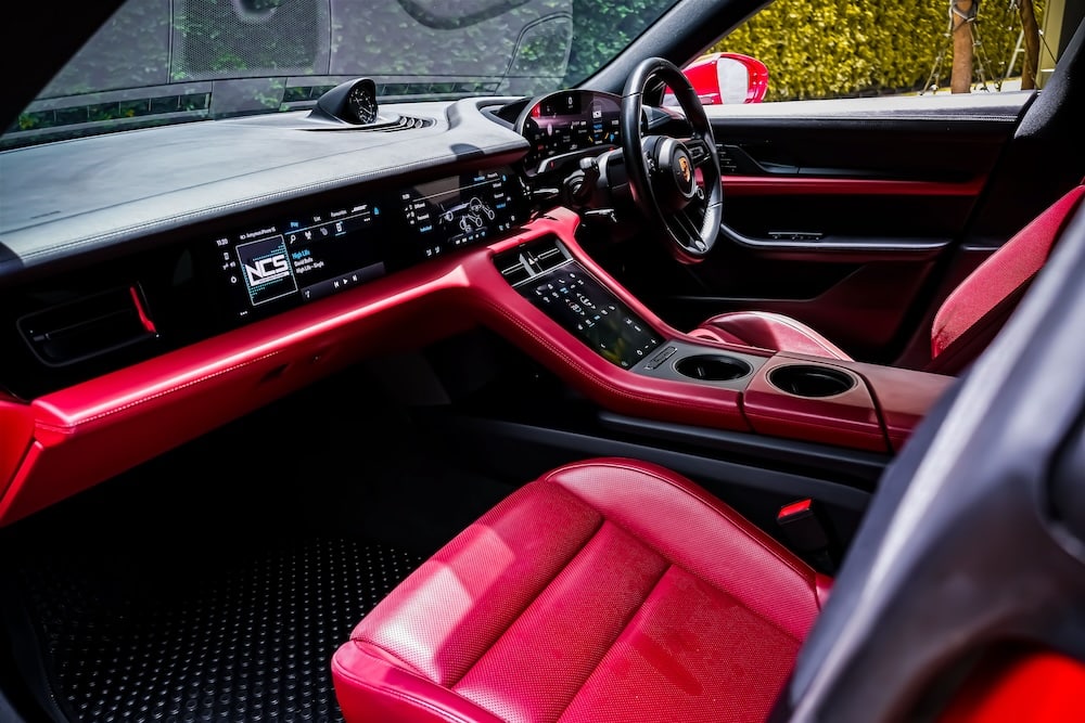 Porsche Taycan photo 4