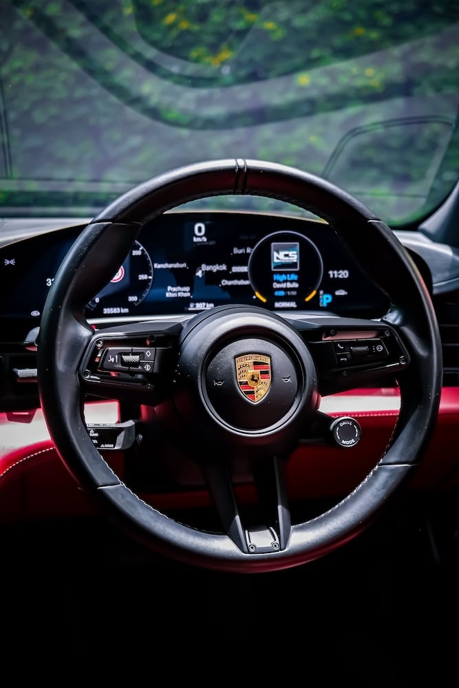 Porsche Taycan photo 8