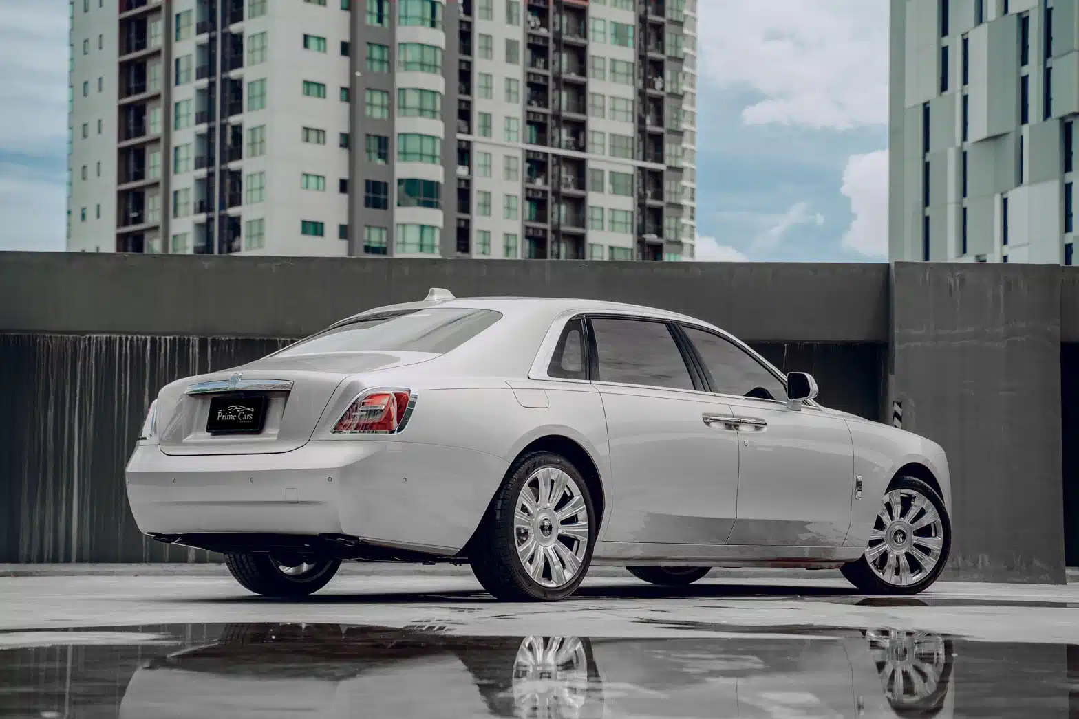 Rolls-Royce Ghost photo 3