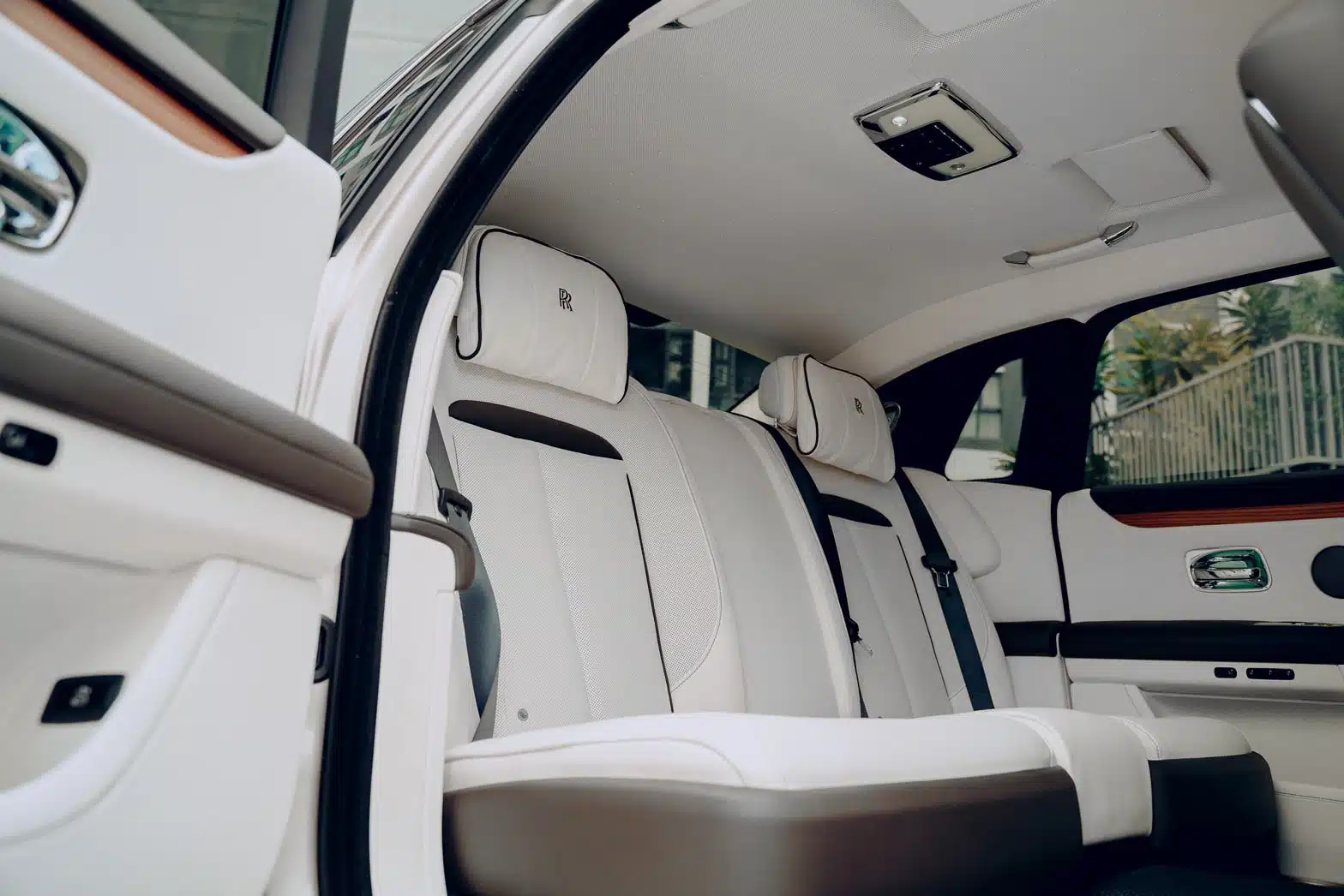 Rolls-Royce Ghost photo 8