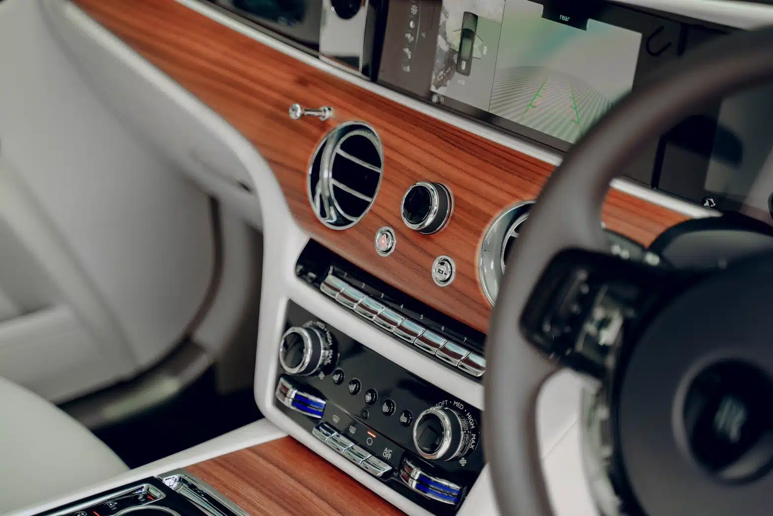 Rolls-Royce Ghost photo 4