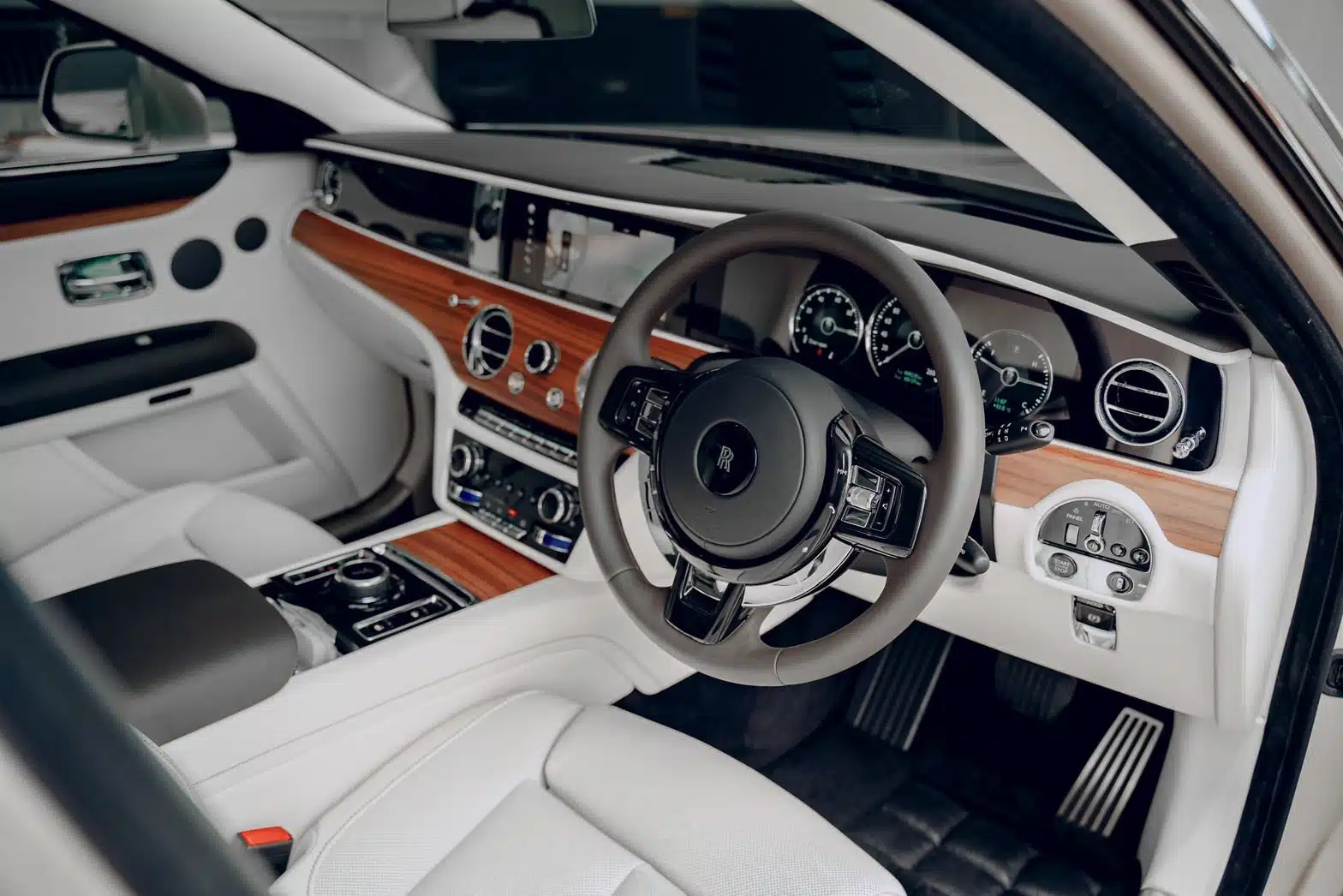 Rolls-Royce Ghost photo 13