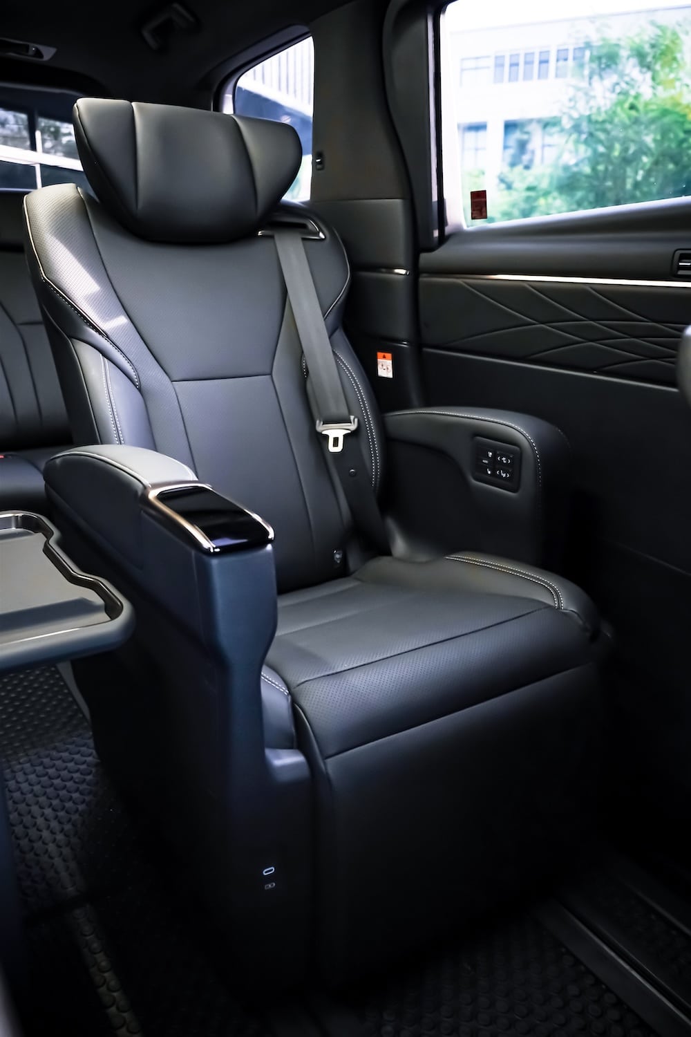 Toyota Alphard 40 2.5Z Pearl White photo 4