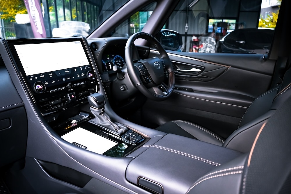 Toyota Alphard 40 2.5Z Pearl White photo 5