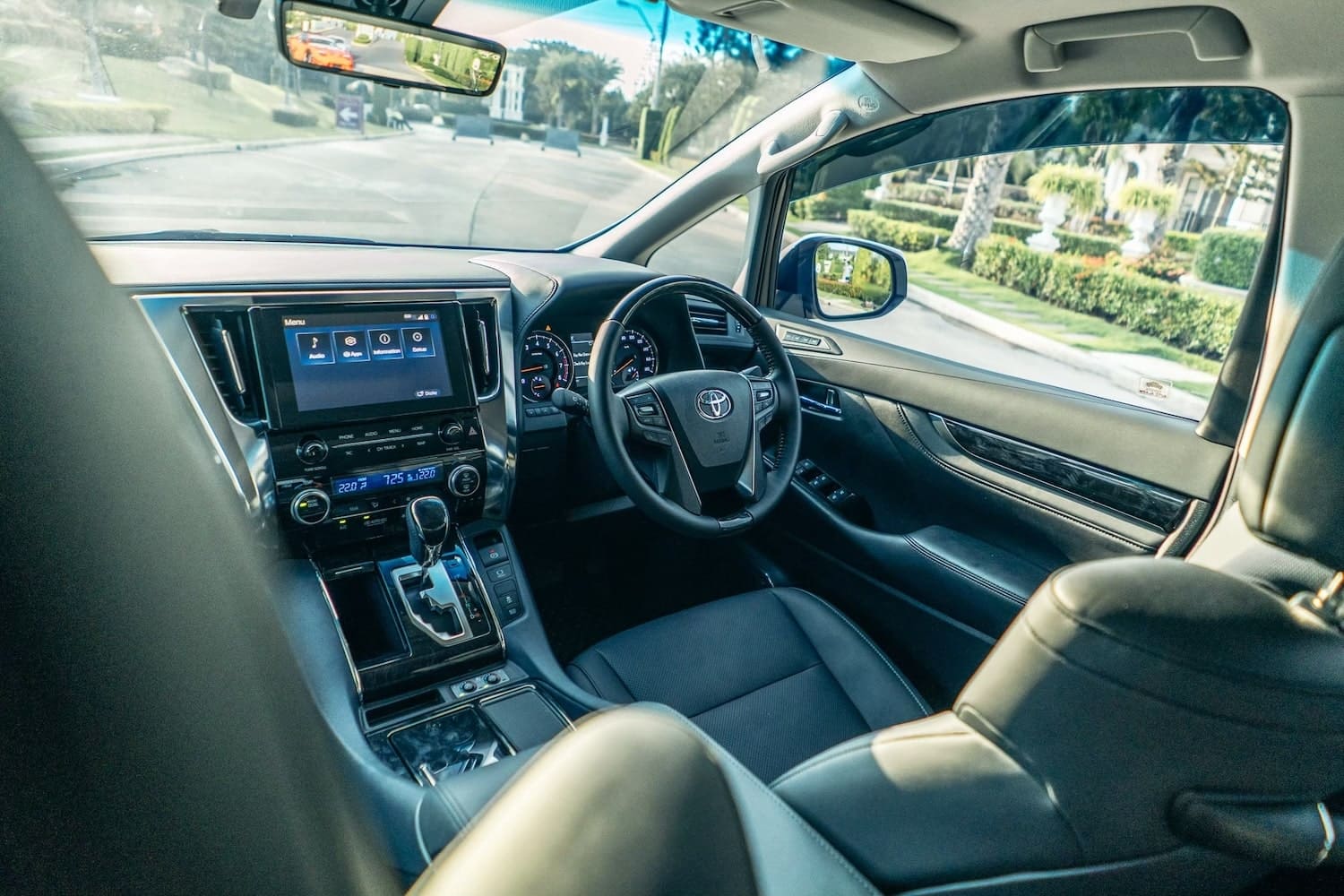 Toyota Alphard 40 2.5Z Pearl White photo 8