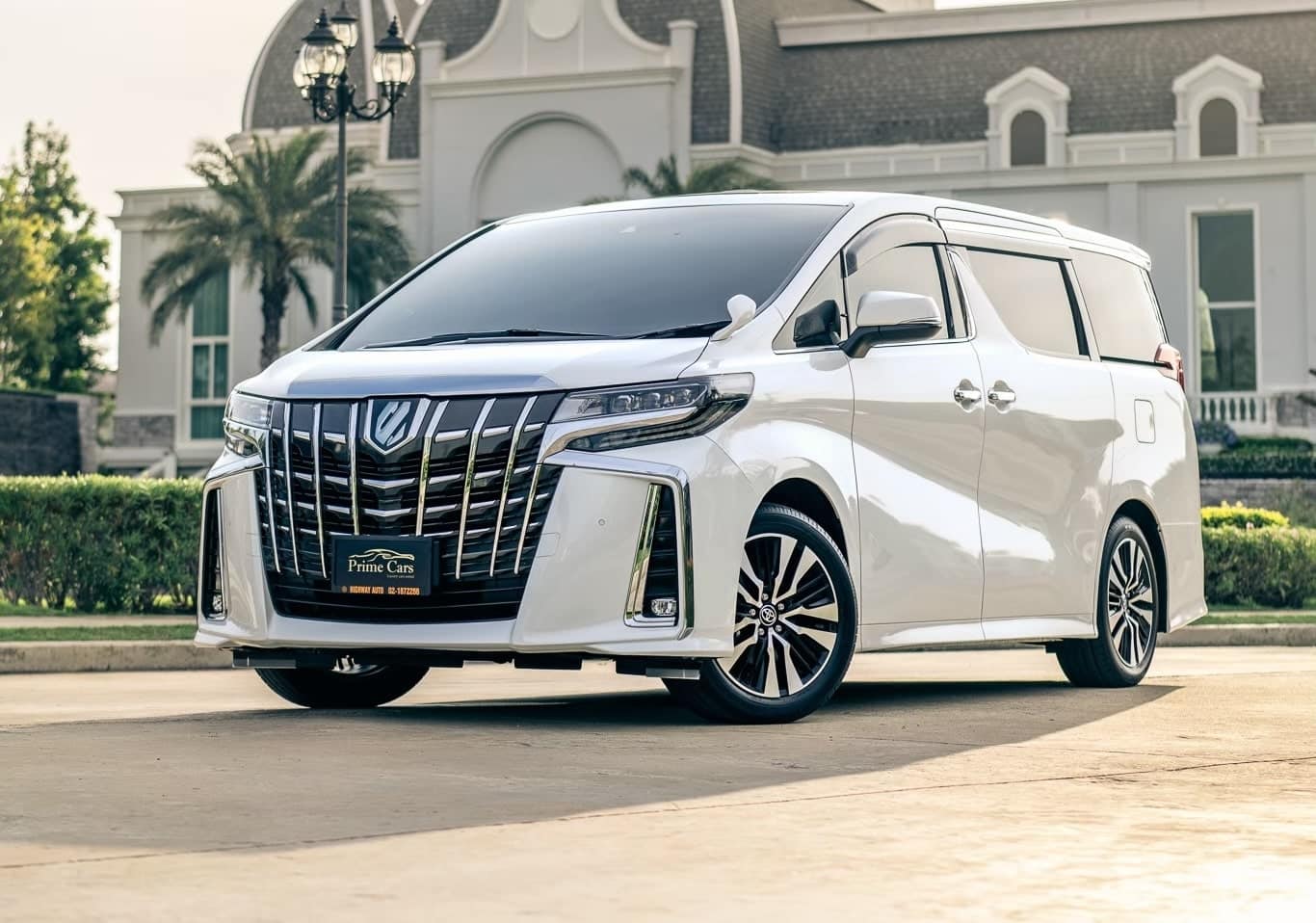 Toyota Alphard 40 2.5Z Pearl White